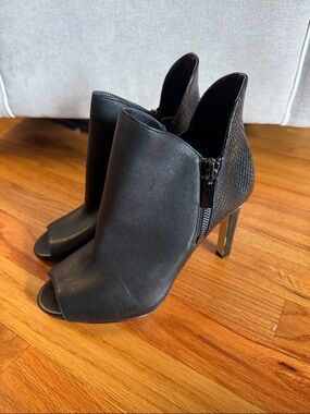 MIchael Kors Black Peep-Toe High Heel Ankle Booties - Women. Size 8M. New